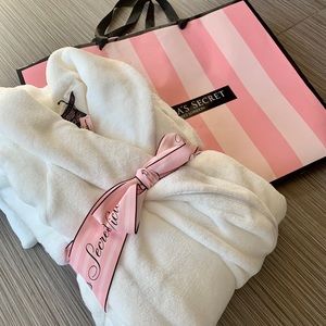 SOLD NWT Victoria’s Secret Cozy Robe